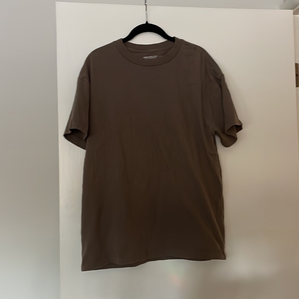 Men’s soft essentials relaxed fit tee.